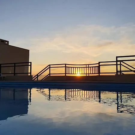Ria Sunset House - Rooftop Pool Apartment